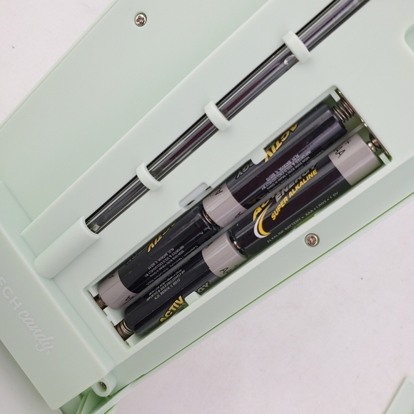 Tech Candy UV Sanitizer Phone Keys FABFITFUN Kills 99% Of Germs In 5min - Picture 6 of 14